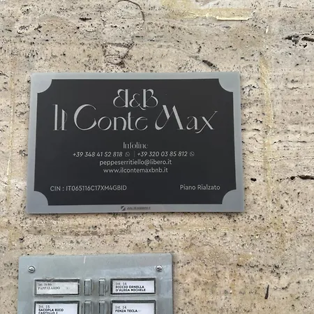 Il Conte Max לינה וארוחת בוקר 4*